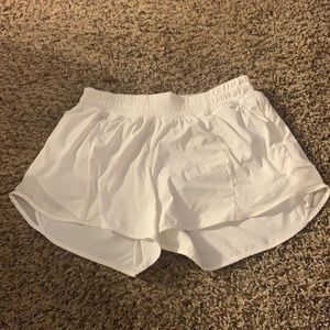 white 4 inch lululemon hotty hot shorts